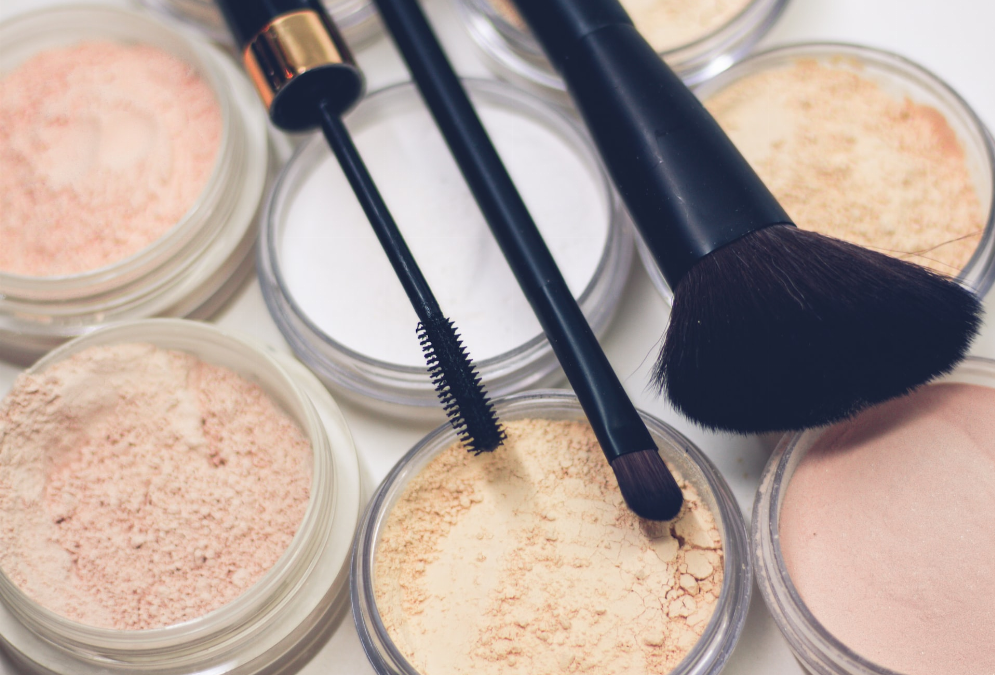 Une offre de maquillage en activité complémentaire : les raisons du succès